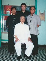 Meister Lok Yiu mit Meister Lok Sang, Si-Fu Wilhelm Blech und Meister Lok Kwong